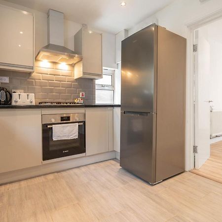 4 Bedroom House - Parking & Garden - Smart Tvs - Netflix - Wifi - Top Rated - 22Cg Бірмінгем Екстер'єр фото