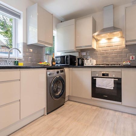 4 Bedroom House - Parking & Garden - Smart Tvs - Netflix - Wifi - Top Rated - 22Cg Бірмінгем Екстер'єр фото