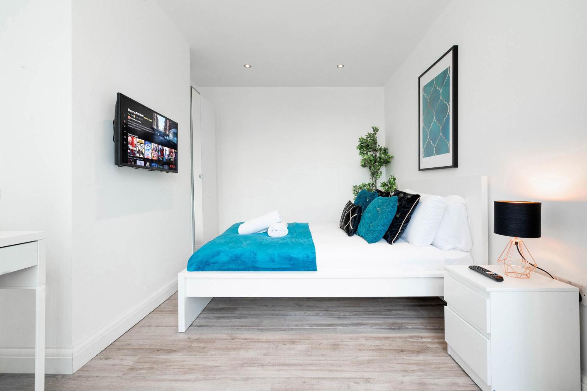 4 Bedroom House - Parking & Garden - Smart Tvs - Netflix - Wifi - Top Rated - 22Cg Бірмінгем Екстер'єр фото