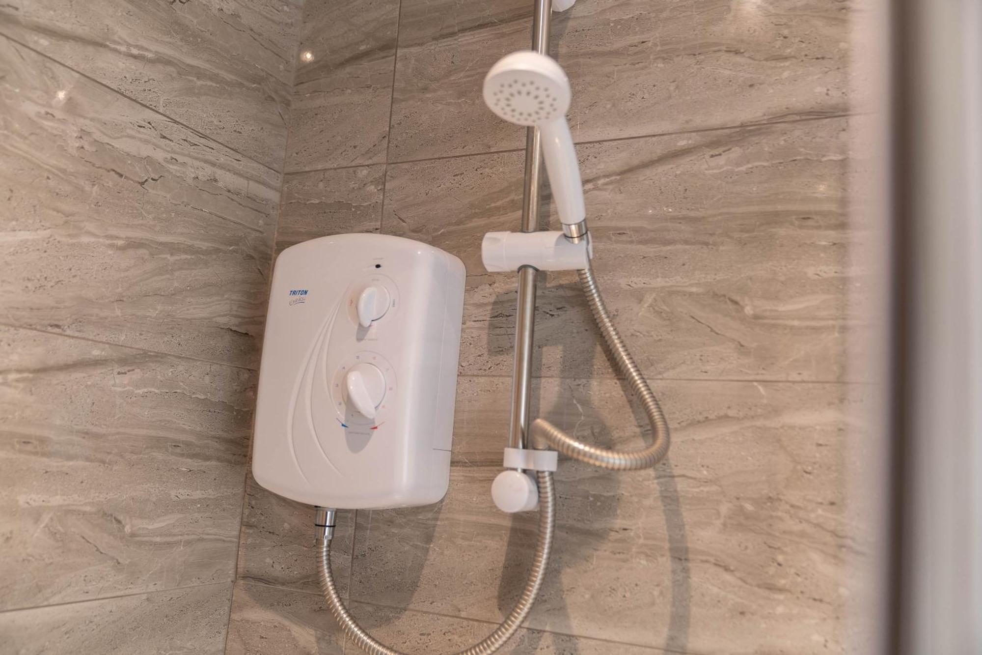 4 Bedroom House - Parking & Garden - Smart Tvs - Netflix - Wifi - Top Rated - 22Cg Бірмінгем Екстер'єр фото